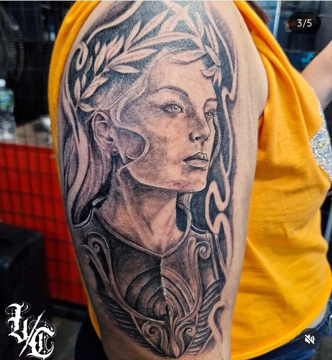 Tatuagem estilo Preto e cinza